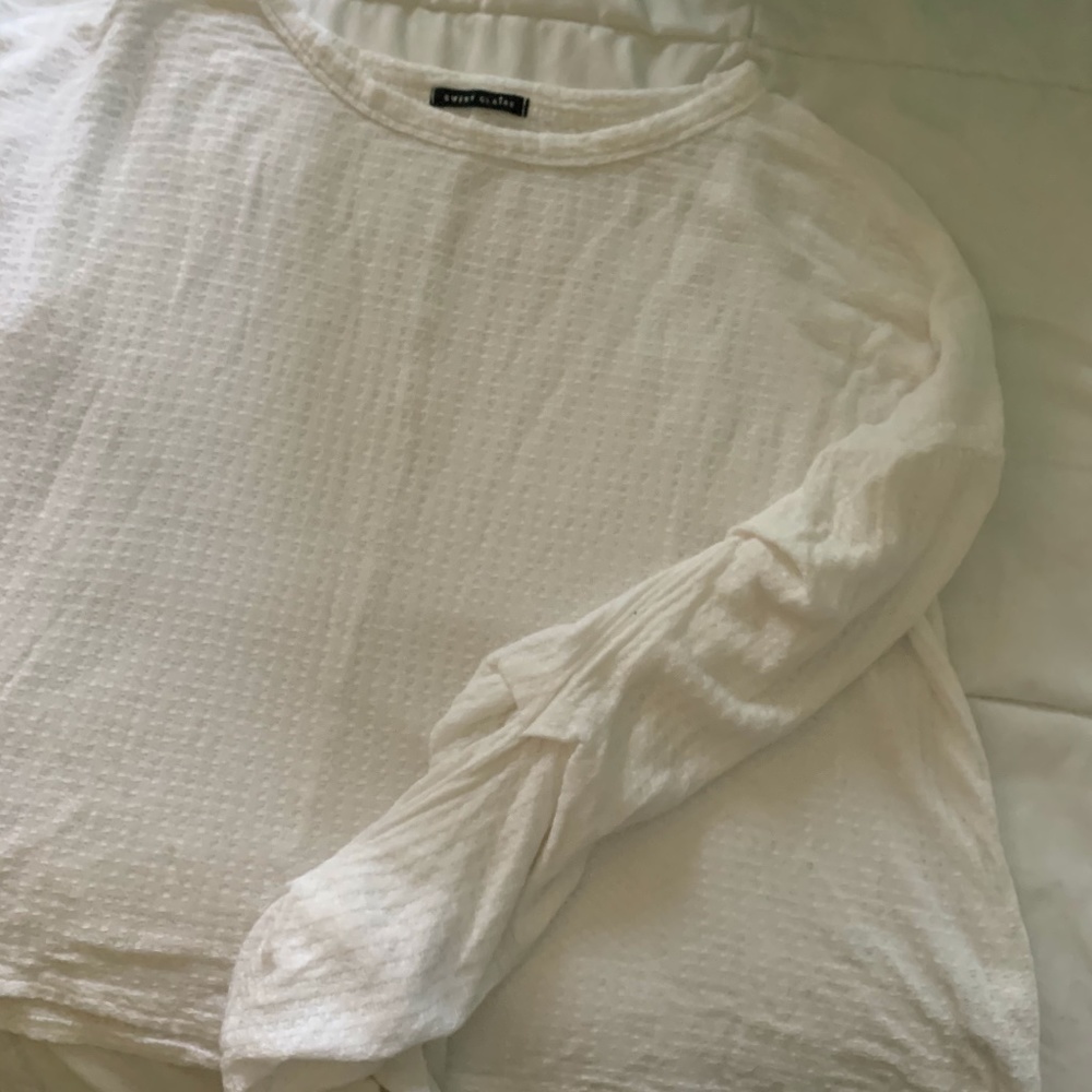 WHITE FLAIR SLEEVED SWEATER